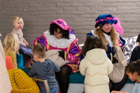 2025-11-23 Sint leest voor-55